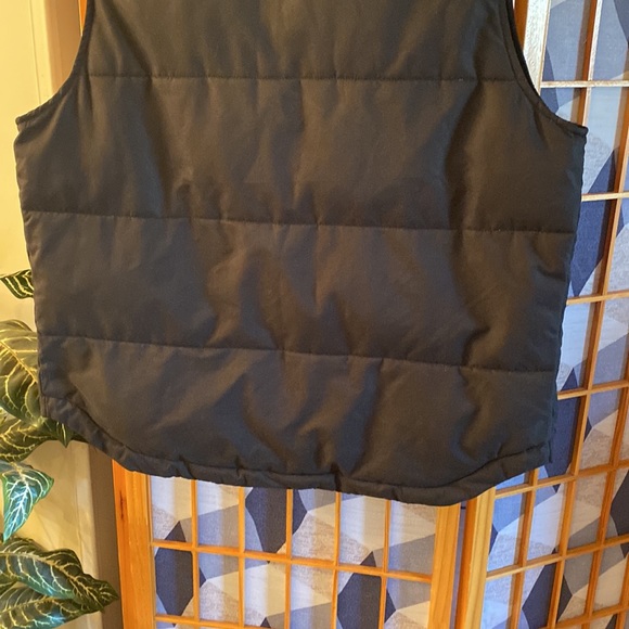 St John’s Bay Men’s Black Puffer Vest - Picture 5 of 5